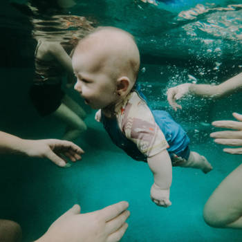 Bébé qui nage Bébé qui nage