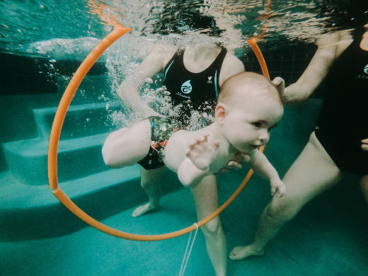 Bébé sous l'eau